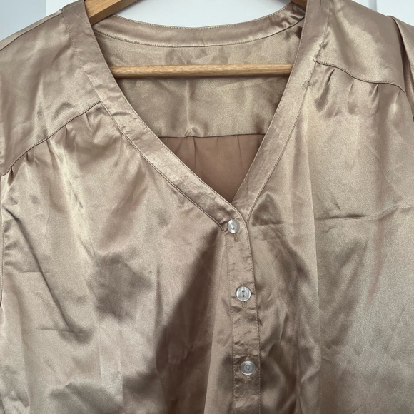 Metallic Brass / gold coloured satin full sleeve button down blouse - Picture 4 of 5